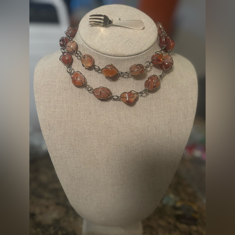 VINTAGE Genuine Carnelian Stone Elegant Necklace Wire Caged with Hook Clasp - Picture 3 of 11